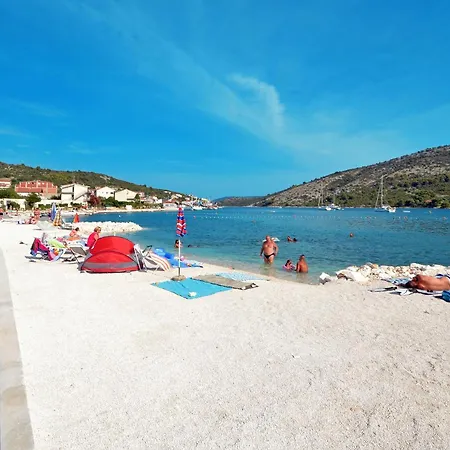 Seaside House Vinisce, Trogir - 16488 Feriehus Vinišće