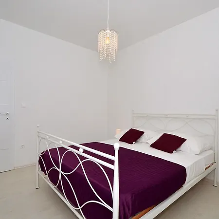 Feriehus Seaside House Vinisce, Trogir - 16488 Vinišće